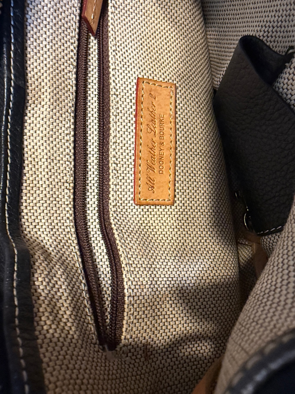 Dooney & Bourke Black and tan leather purse - Picture 4 of 6